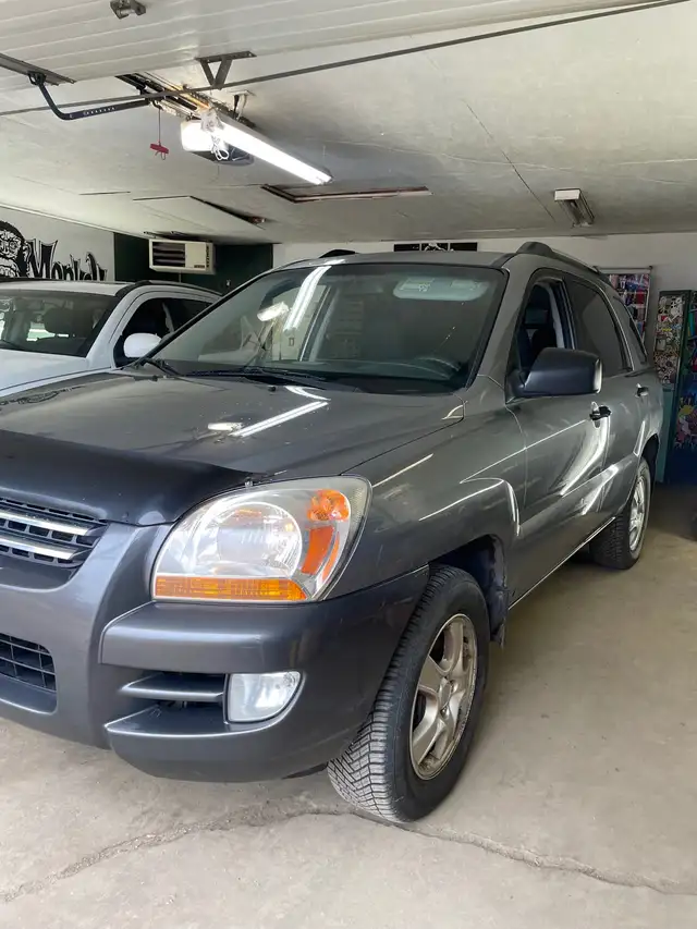 2007 Kia Sportage Lx front wheel drive 335,000Km $2550