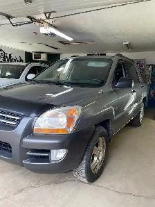 2007 Kia Sportage Lx front wheel drive 335,000Km $2550