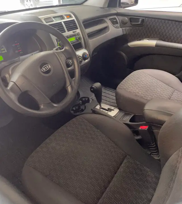 2007 Kia Sportage Lx front wheel drive 335,000Km $2550 - Photo 2