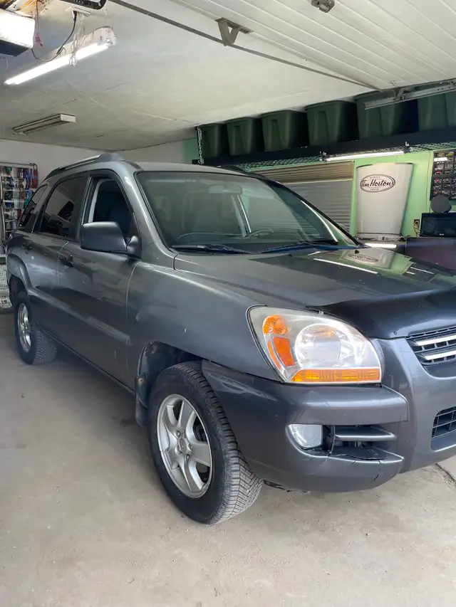 2007 Kia Sportage Lx front wheel drive 335,000Km $2550 - Photo 3