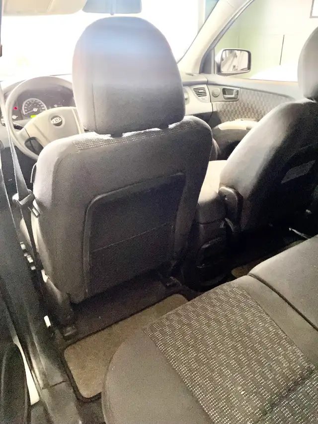 2007 Kia Sportage Lx front wheel drive 335,000Km $2550 - Photo 8