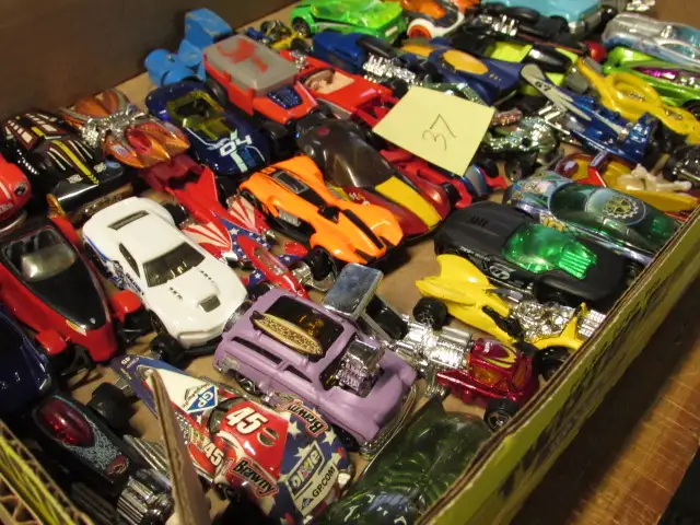 Hot Wheels cars, trucks and tractor collection, 432 in total - Photo 7