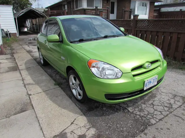 2011 Hyundai Accent Hatchback. auto trans needs repair - Photo 2
