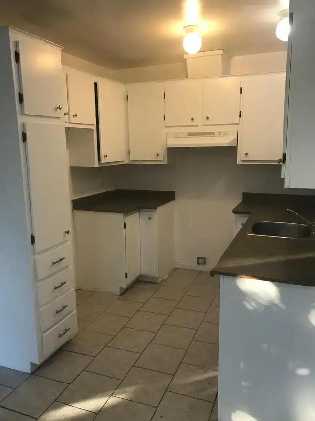 A Louer 4 1/2 a Laval avec balcon et stationement - Photo 4