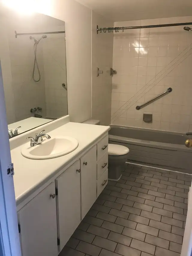 A Louer 4 1/2 a Laval avec balcon et stationement - Photo 5