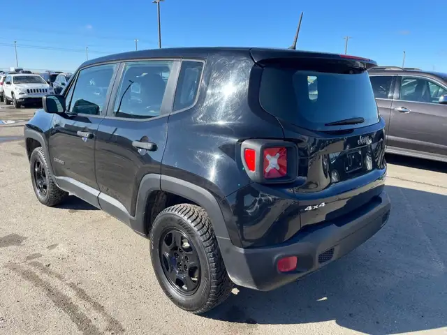 2015 Jeep Renegade 4WD : LOW MILEAGE, NO REPORTED ACCIDENTS - Photo 6