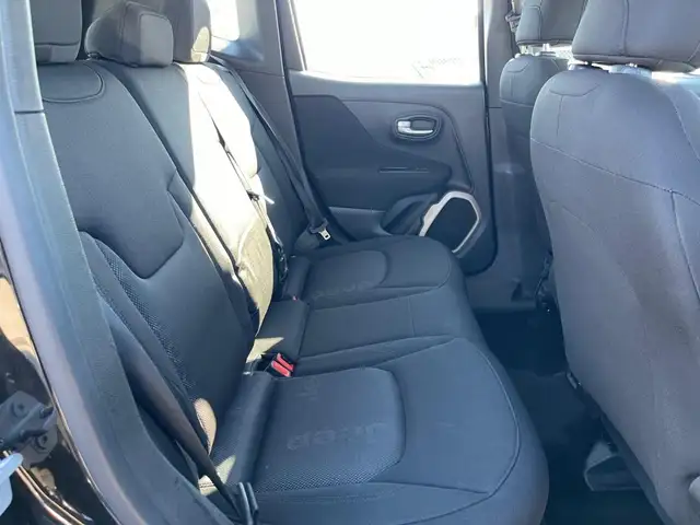 2015 Jeep Renegade 4WD : LOW MILEAGE, NO REPORTED ACCIDENTS - Photo 9