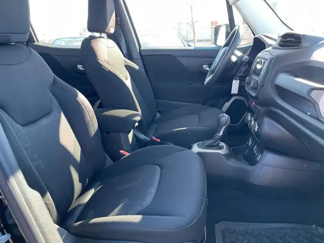 2015 Jeep Renegade 4WD : LOW MILEAGE, NO REPORTED ACCIDENTS - Photo 11