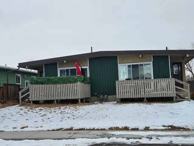 3 1 bedroom 2 full wash duplex for rent in Bowness area, Calgary