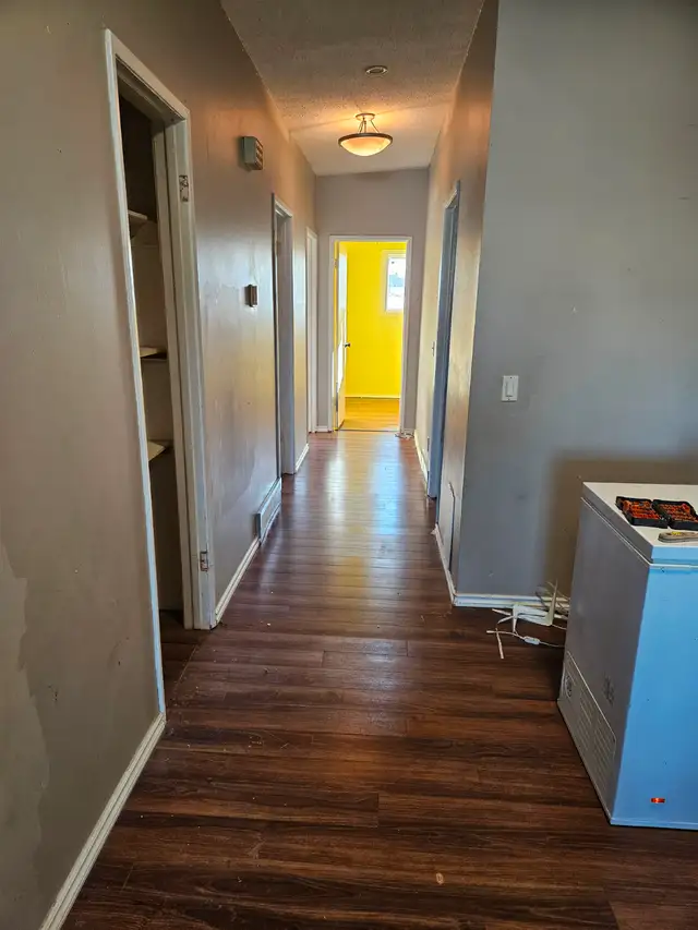 3 1 bedroom 2 full wash duplex for rent in Bowness area, Calgary - Photo 3