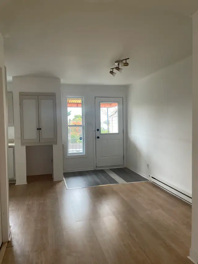 Beau grand 4 1/2 sur 2 étage, Beauport, WIFI - Photo 3