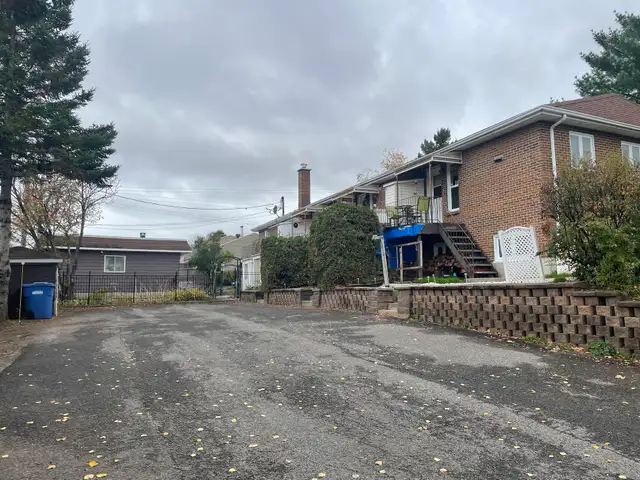 Beau grand 4 1/2 sur 2 étage, Beauport, WIFI - Photo 8