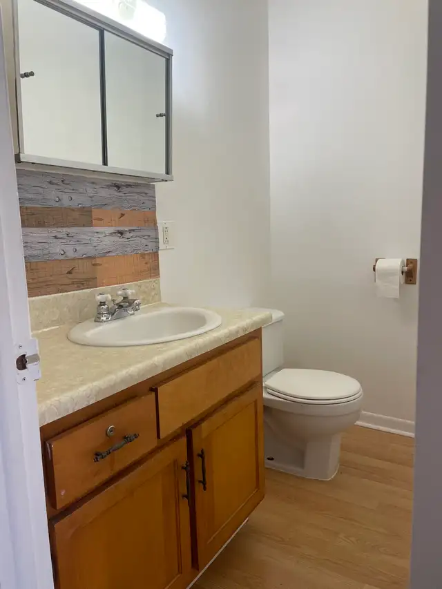 Beau grand 4 1/2 sur 2 étage, Beauport, WIFI - Photo 9