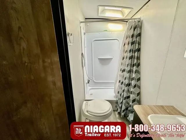 2022 KEYSTONE SPRINGDALE 295BH Travel Trailer - Photo 16