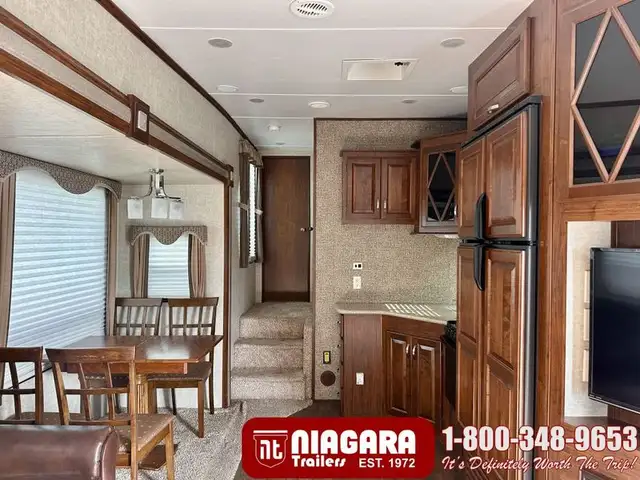 2014 KEYSTONE LAREDO 300RL Fifth Wheel - Photo 5