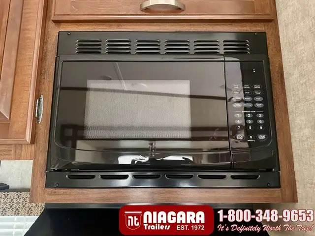 2014 KEYSTONE LAREDO 300RL Fifth Wheel - Photo 15