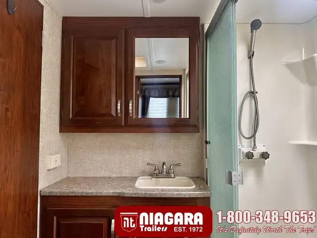 2014 KEYSTONE LAREDO 300RL Fifth Wheel - Photo 18