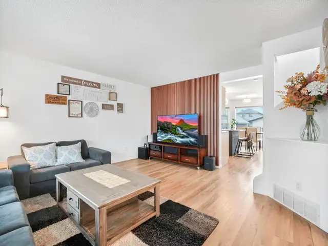 West YEG 4 Bed 3 Bath w/ Finished Basement ONLY $449k WOW! - Photo 3