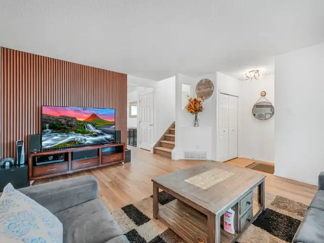 West YEG 4 Bed 3 Bath w/ Finished Basement ONLY $449k WOW! - Photo 5