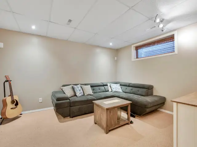 West YEG 4 Bed 3 Bath w/ Finished Basement ONLY $449k WOW! - Photo 10