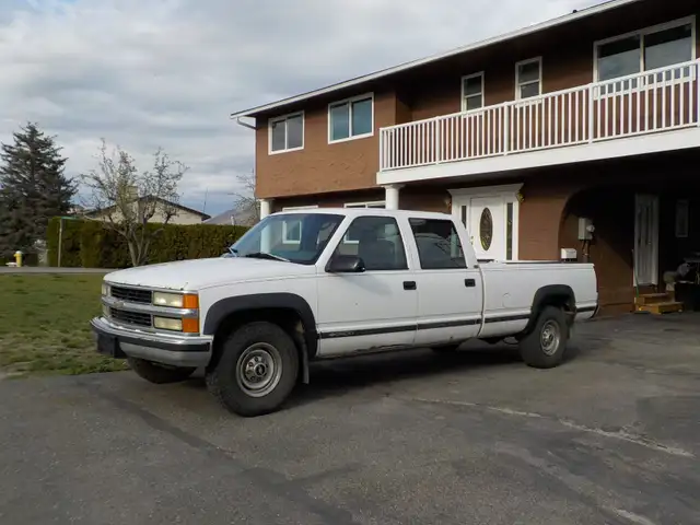 CHEVROLET 1 TON - 3500, CREW CAB, 8 FOOT BOX, WORK TRUCK! - Photo 2