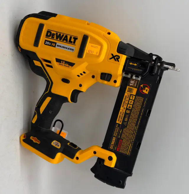 Dewalt Cordless dcn680 Brad Nailer - Like New / Hardly Used