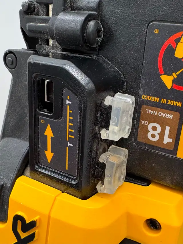 Dewalt Cordless dcn680 Brad Nailer - Like New / Hardly Used - Photo 2