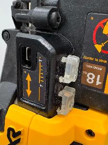 Dewalt Cordless dcn680 Brad Nailer - Like New / Hardly Used - Photo 2