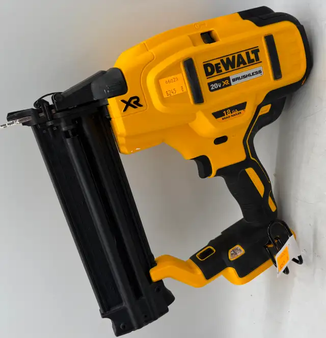 Dewalt Cordless dcn680 Brad Nailer - Like New / Hardly Used - Photo 3