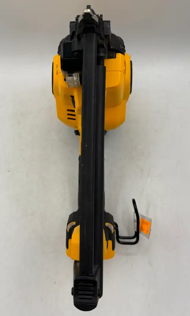 Dewalt Cordless dcn680 Brad Nailer - Like New / Hardly Used - Photo 4