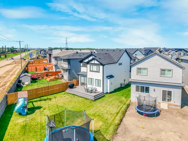 St Albert 5 Bedrooms 4 Bathrooms Finished Basement! 2023 Built! - Photo 2
