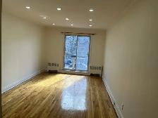 LARGE 5.5 STEPS FROM METRO , UdeM, SERVICES