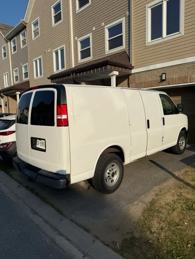 2017 Savana cargo van - Photo 2