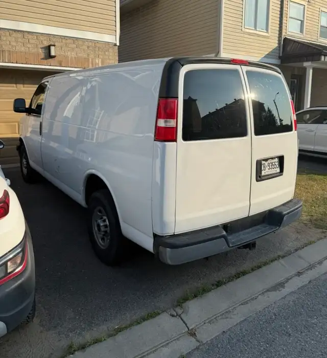 2017 Savana cargo van - Photo 4