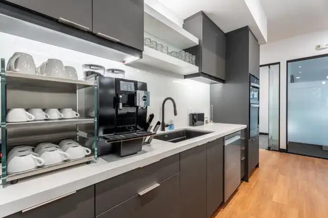 Modern Private Office with Parking & Amenities - Photo 10