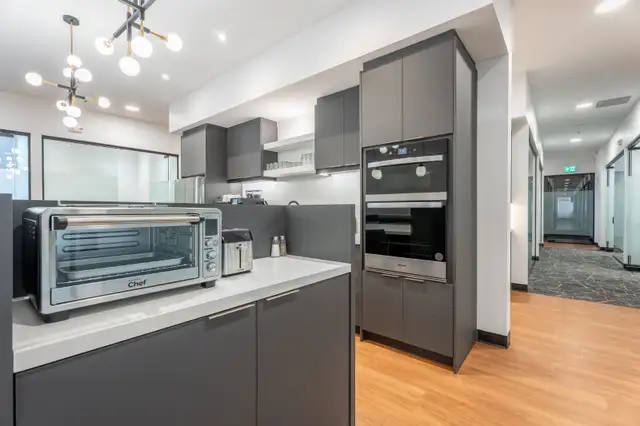 Modern Private Office with Parking & Amenities - Photo 11