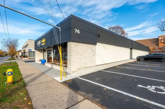 Modern Private Office with Parking & Amenities - Photo 16