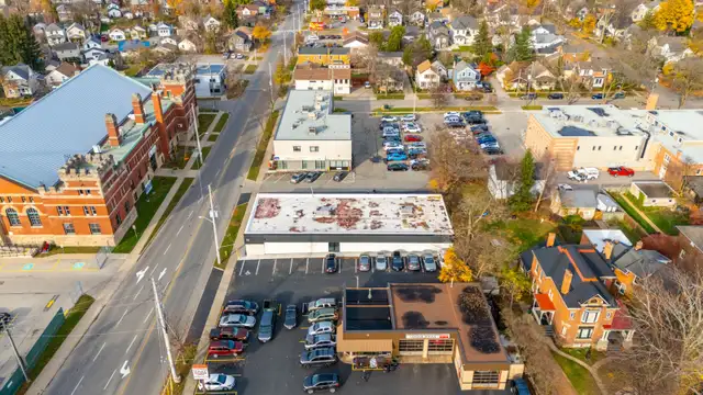 Modern Private Office with Parking & Amenities - Photo 18