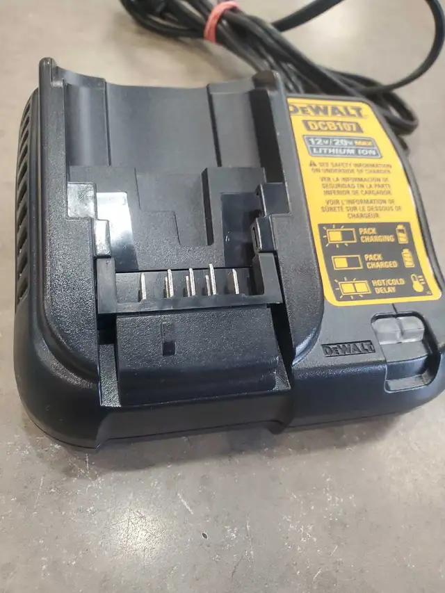DeWalt dcb 107 12/20v Charger