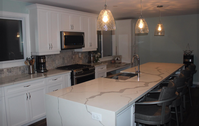 White Beautiful Plain Quartz With Grey Veined