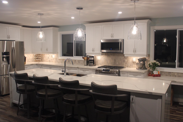 White Beautiful Plain Quartz With Grey Veined - Photo 2