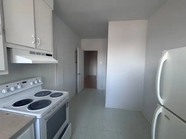 Grand 4 ½ à louer dans NDG près du ch. Côte-Saint-Luc! - Photo 2