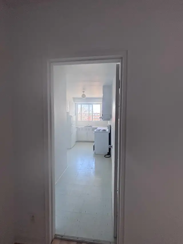 Grand 4 ½ à louer dans NDG près du ch. Côte-Saint-Luc! - Photo 4