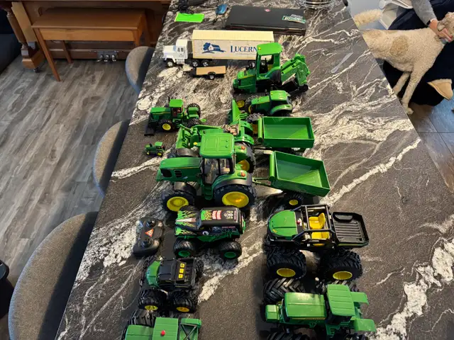 John Deere Tractors - Photo 3