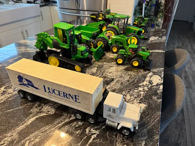 John Deere Tractors - Photo 4