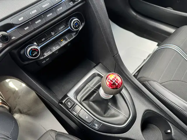 2021 Hyundai Veloster N - Photo 17