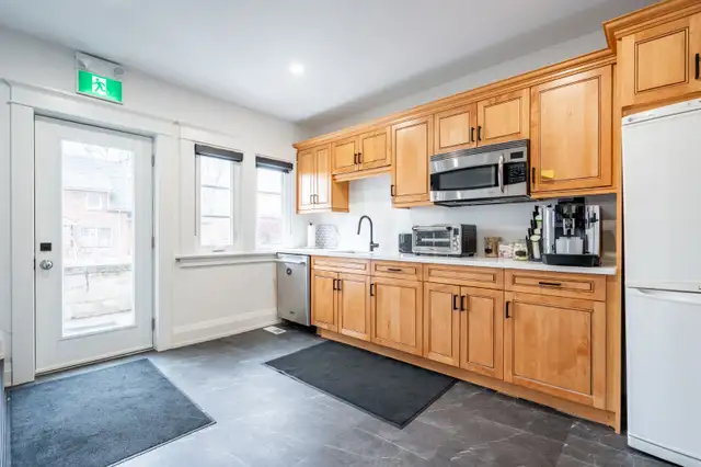 Modern Private Office with Free parking   Amenities - Photo 10