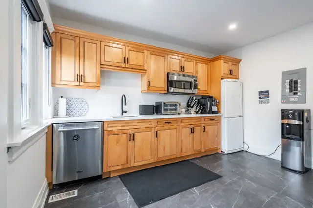 Modern Private Office with Free parking   Amenities - Photo 11