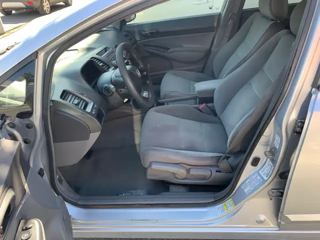 Honda Civic automatique tout équipé aucune rouille - Photo 5