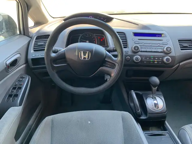 Honda Civic automatique tout équipé aucune rouille - Photo 7